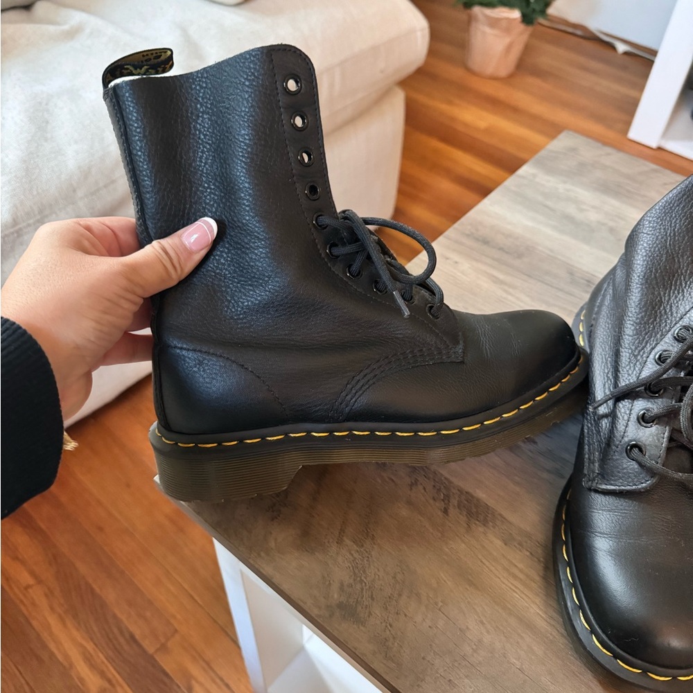 Dr Martens boots pure leather